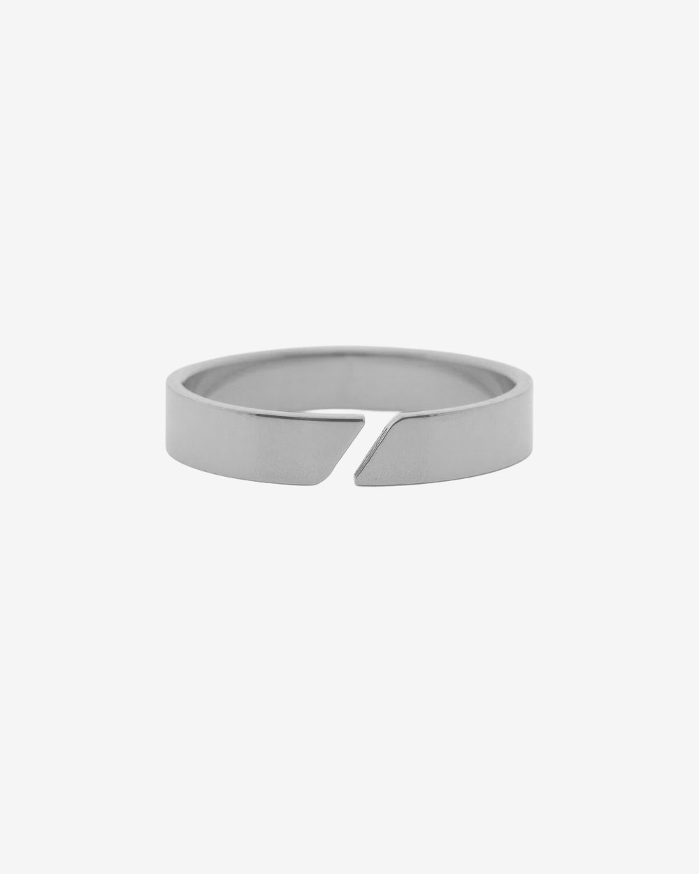 VERO silver ring with a 4mm wide band and an angular cutout