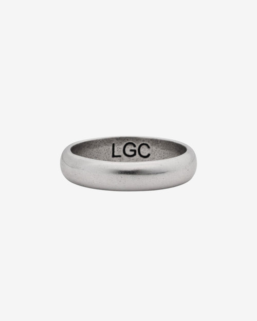 5 mm Band Silver Ring in brushed stainless steel with silver coating worn on finger