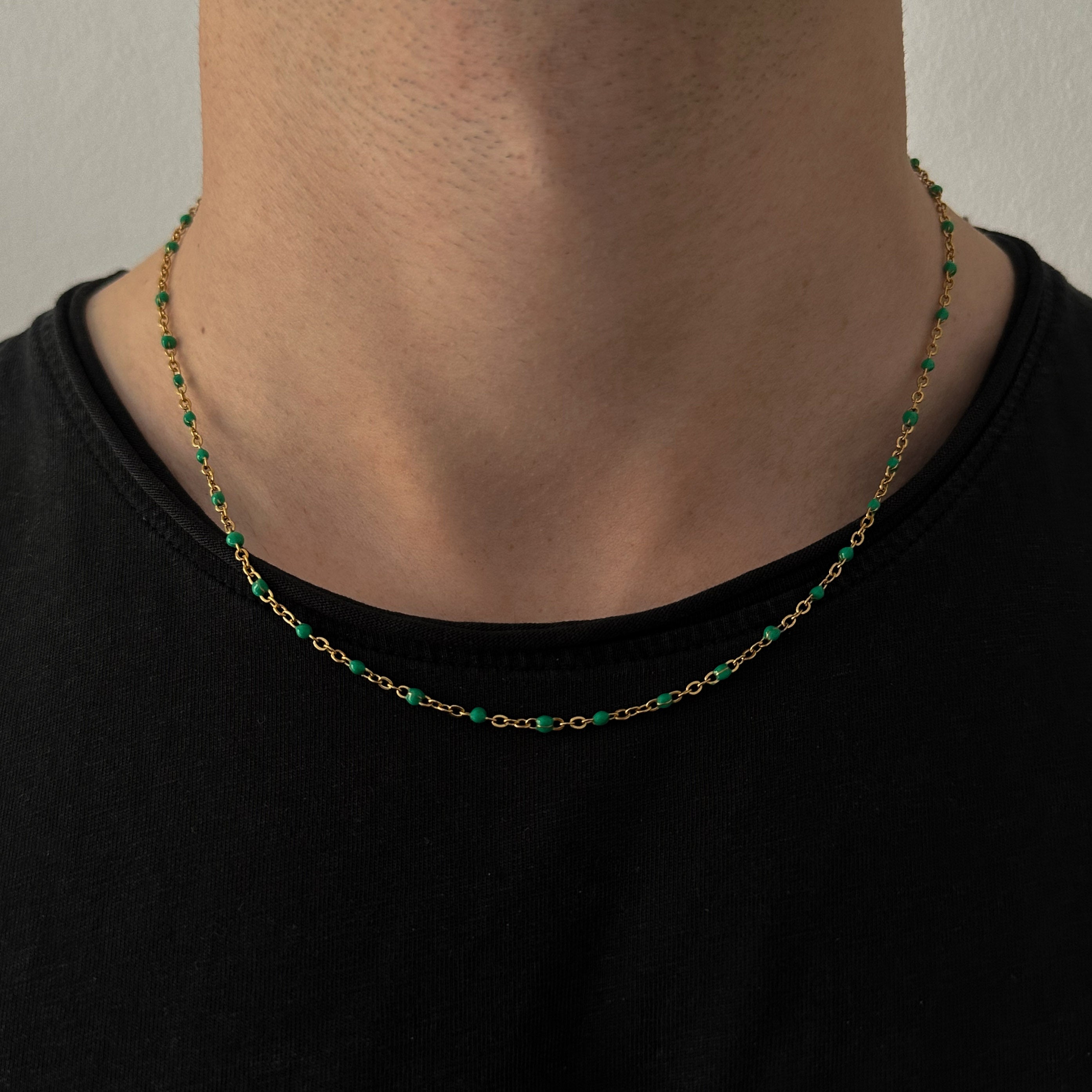 Gold chain outlet green neck