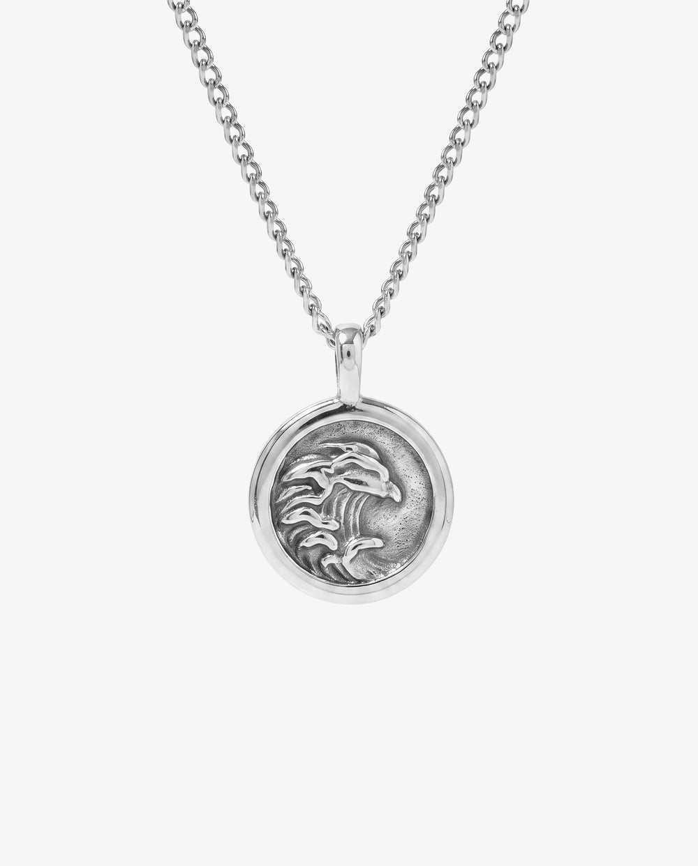 Oahu silver necklace with chunky chain and round engraved pendant.
