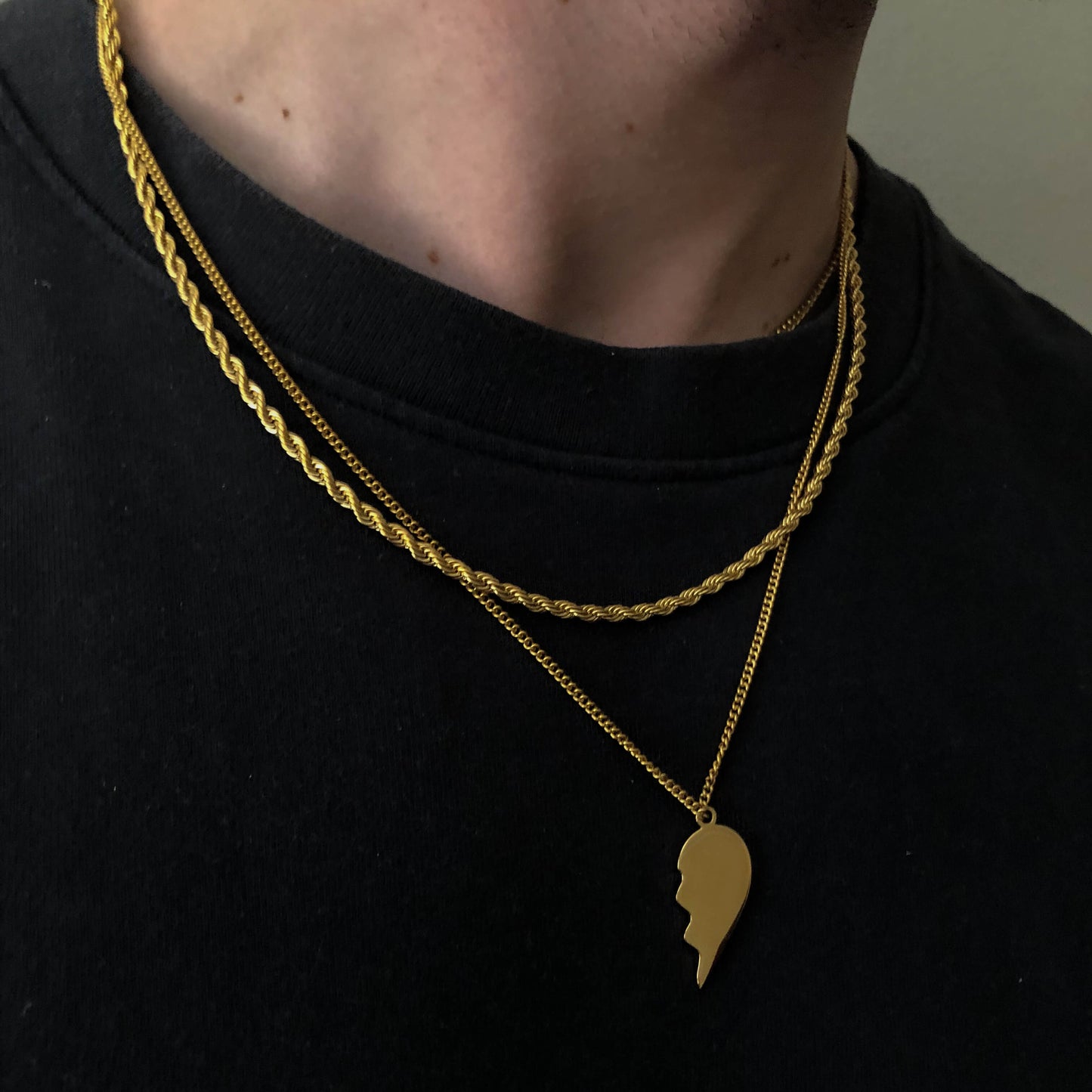 18K gold plated stainless steel snake necklace for men. Joyas para hombre, colgante dorado de serpiente para hombre.